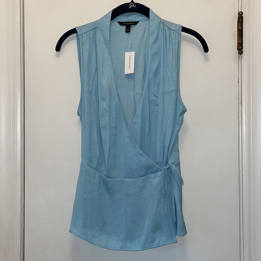 Banana Republic Wrap. Top. Small NWT